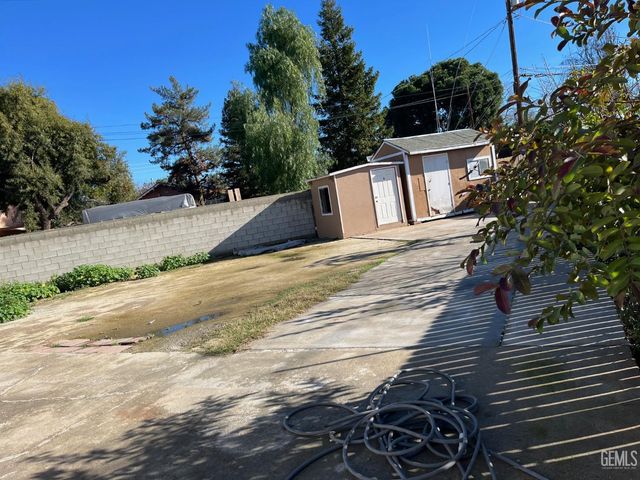 1757 Oswell St, Bakersfield, CA 93306