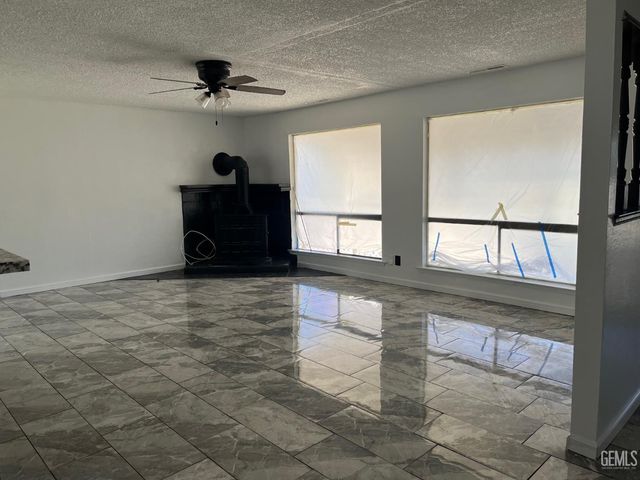 1757 Oswell St, Bakersfield, CA 93306