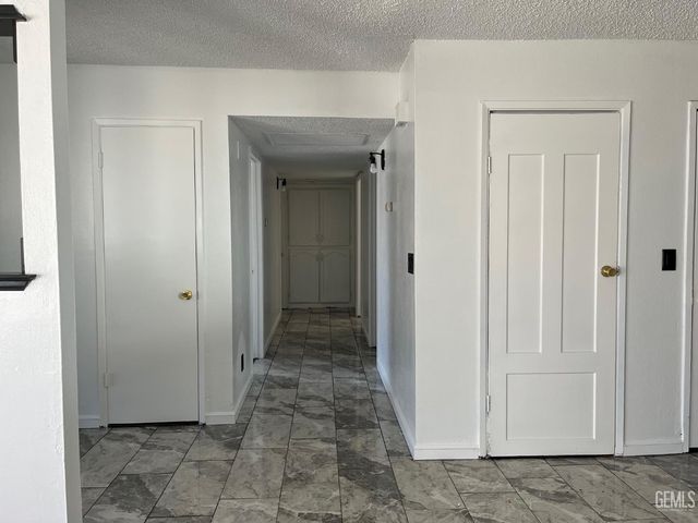 1757 Oswell St, Bakersfield, CA 93306