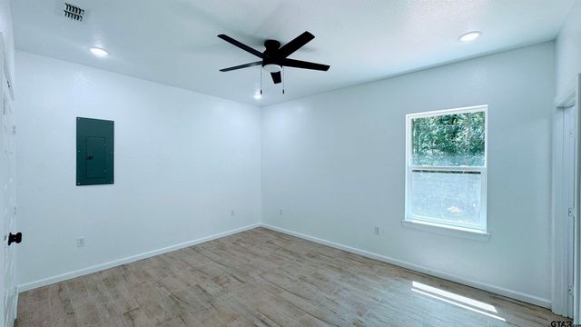 20428 High Point Dr, Flint, TX 75762