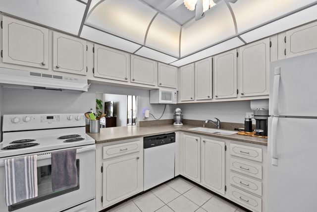 470 Executive Center Drive 5b, West Palm Beach, FL 33401