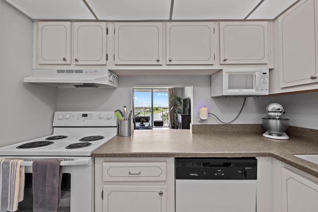 470 Executive Center Drive 5b, West Palm Beach, FL 33401