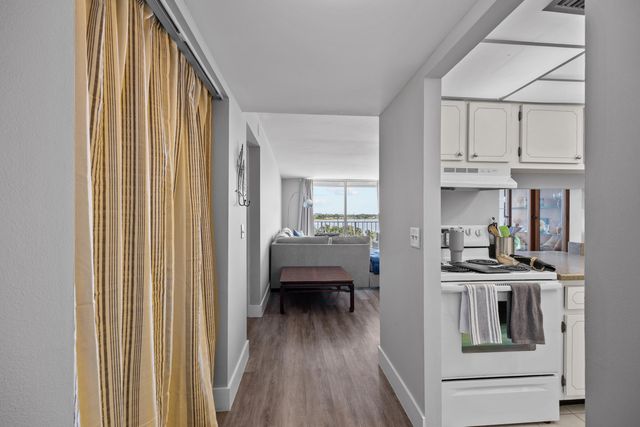 470 Executive Center Drive 5b, West Palm Beach, FL 33401