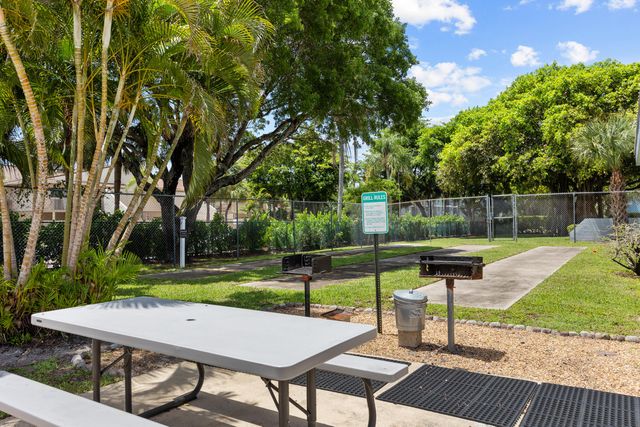 470 Executive Center Drive 5b, West Palm Beach, FL 33401