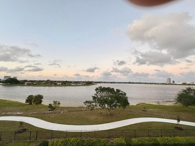 470 Executive Center Drive 5b, West Palm Beach, FL 33401