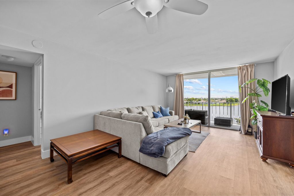 470 Executive Center Drive 5b, West Palm Beach, FL 33401