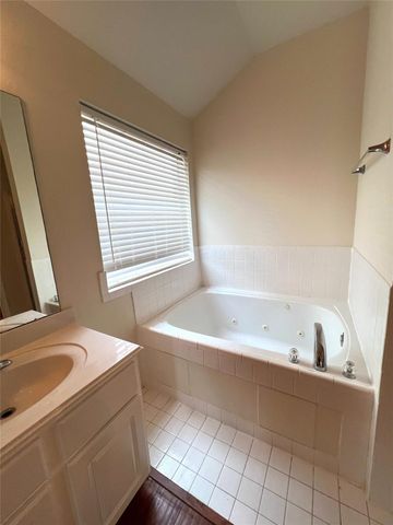 442 Pinewood Ridge Drive, Spring, TX 77386
