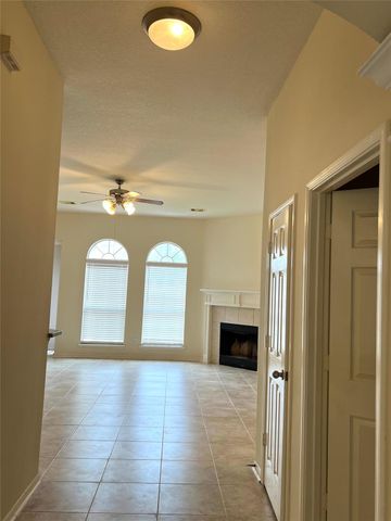 442 Pinewood Ridge Drive, Spring, TX 77386