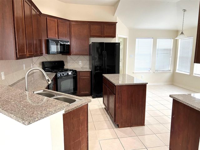 442 Pinewood Ridge Drive, Spring, TX 77386