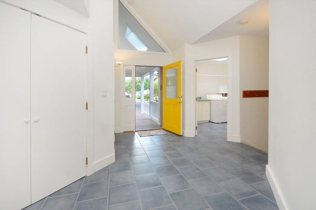 297 Laws Brook Rd, Concord, MA 01742