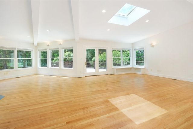 297 Laws Brook Rd, Concord, MA 01742