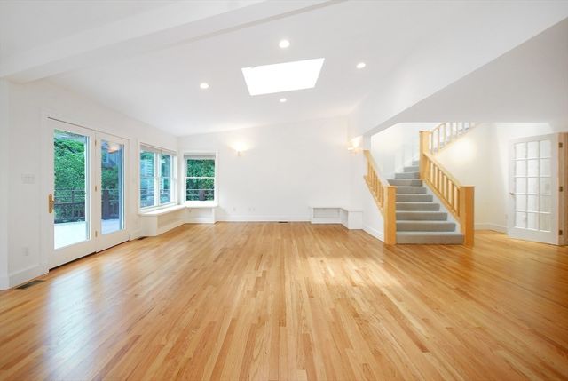 297 Laws Brook Rd, Concord, MA 01742