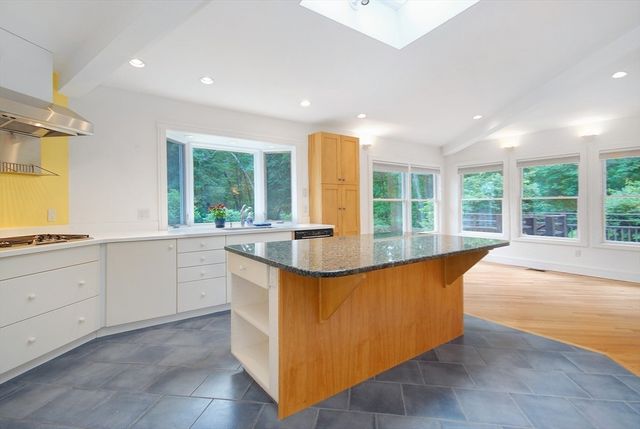 297 Laws Brook Rd, Concord, MA 01742