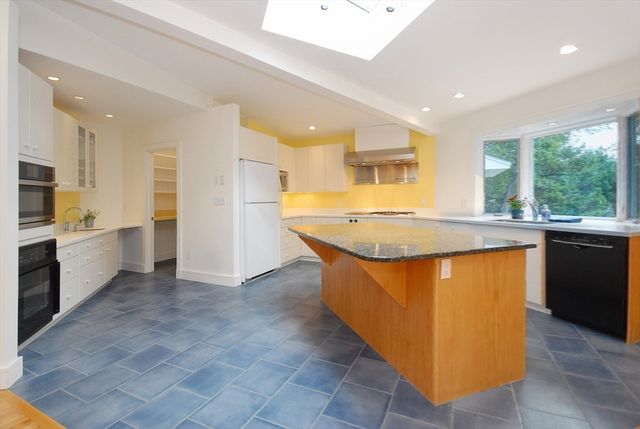 297 Laws Brook Rd, Concord, MA 01742