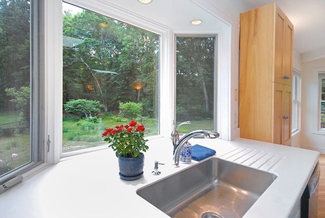 297 Laws Brook Rd, Concord, MA 01742