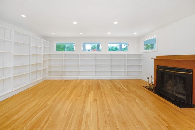 297 Laws Brook Rd, Concord, MA 01742
