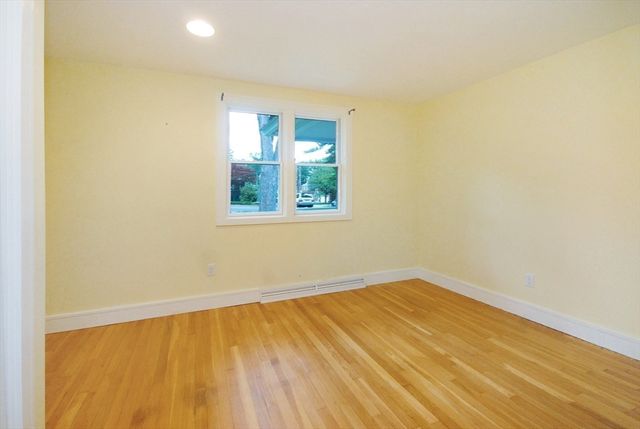 297 Laws Brook Rd, Concord, MA 01742