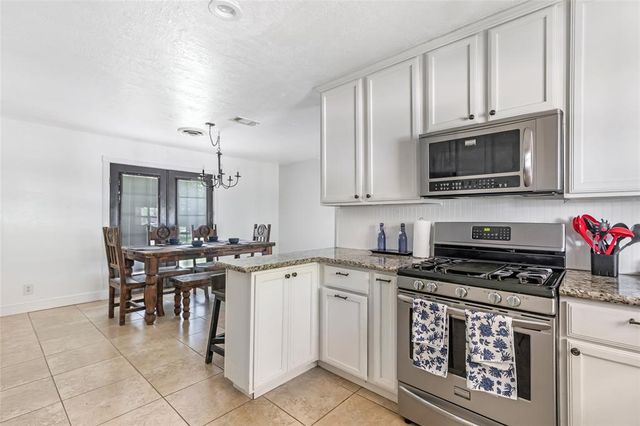 1016 Lynnwood Avenue, Liberty, TX 77575