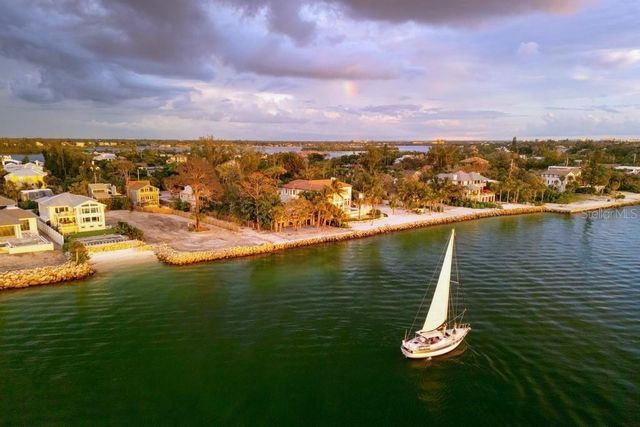 4050 HIGEL AVENUE, Sarasota, FL 34242