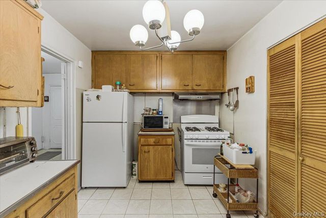 99-10 60th Avenue 2B, Corona, NY 11368