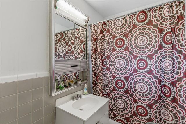 99-10 60th Avenue 2B, Corona, NY 11368
