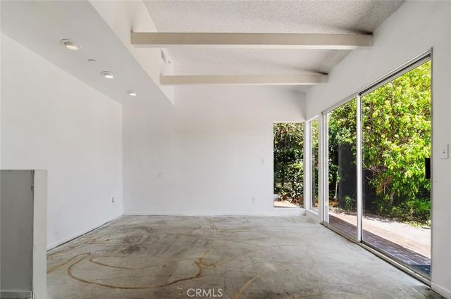 4 Mansfield Lane, Camarillo, CA 93010