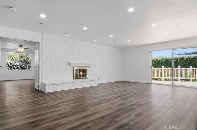 4 Mansfield Lane, Camarillo, CA 93010