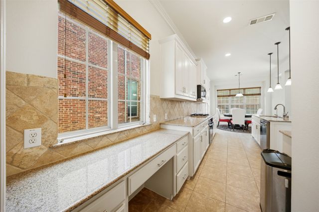 8313 Bayberry Avenue, Lantana, TX 76226