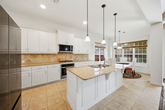 8313 Bayberry Avenue, Lantana, TX 76226
