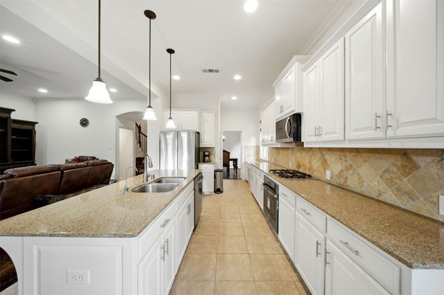 8313 Bayberry Avenue, Lantana, TX 76226