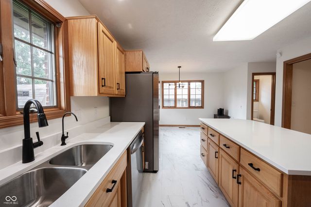 825 Eastgate Drive, Anderson, IN 46012