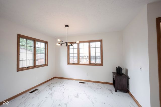 825 Eastgate Drive, Anderson, IN 46012