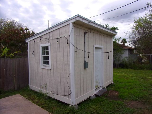 1445 Brentwood Dr, Corpus Christi, TX 78415