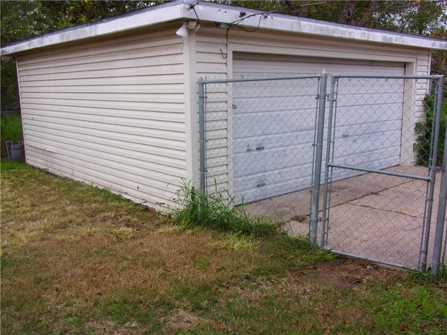 1445 Brentwood Dr, Corpus Christi, TX 78415