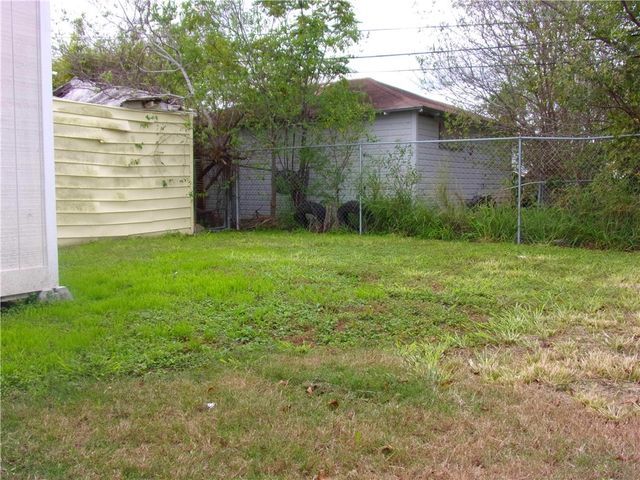 1445 Brentwood Dr, Corpus Christi, TX 78415