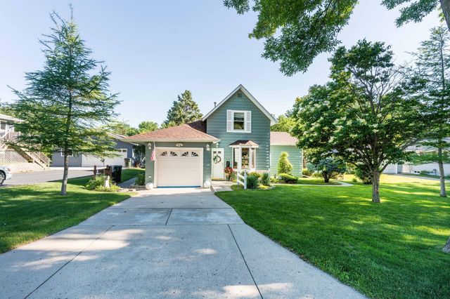 526 W Douglas Avenue, Fergus Falls, MN 56537