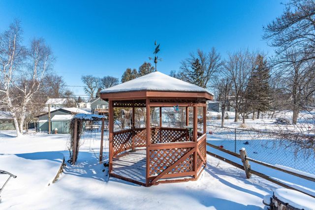 526 W Douglas Avenue, Fergus Falls, MN 56537