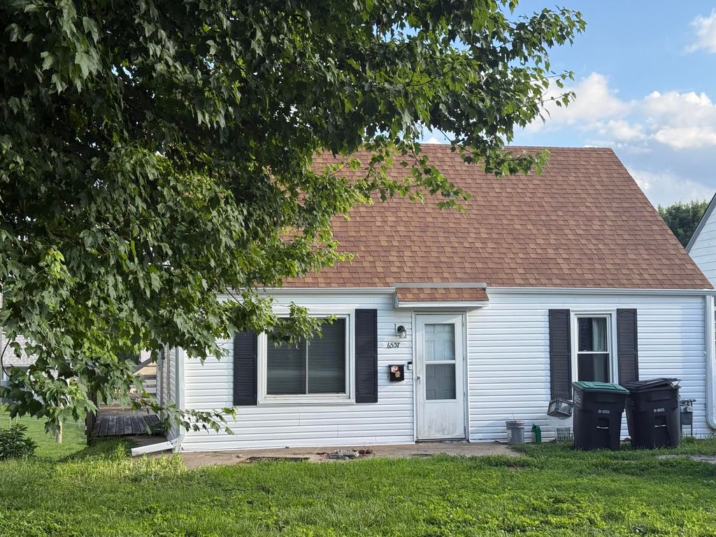6537 CHARLES Street, Omaha, NE 68132
