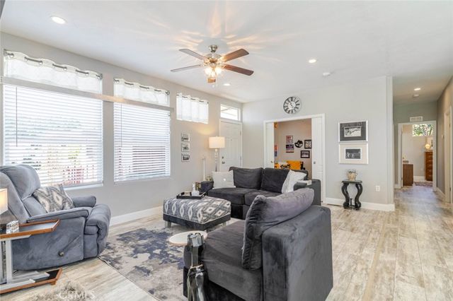 11 Oxford Way, Northridge, CA 91324