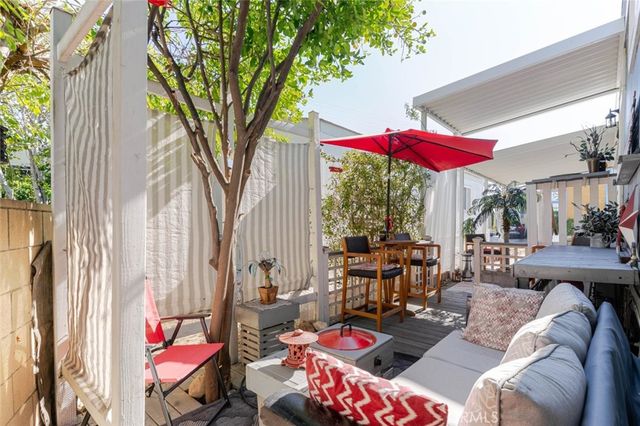 11 Oxford Way, Northridge, CA 91324