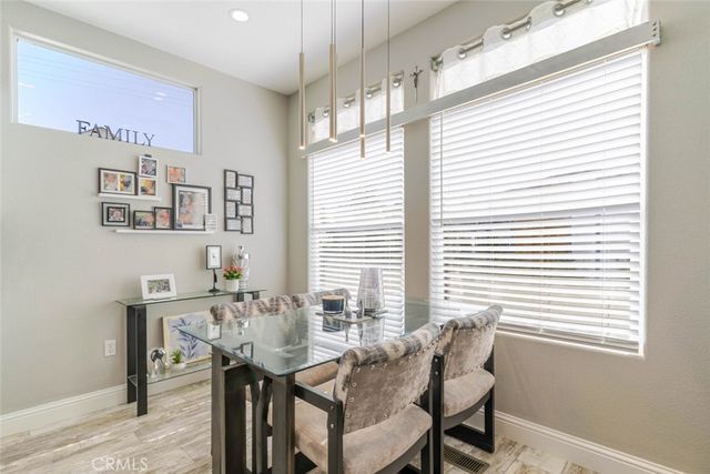 11 Oxford Way, Northridge, CA 91324