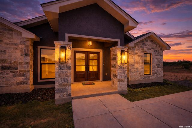 7319 Tiff Nicole Ln, Von Ormy, TX 78073