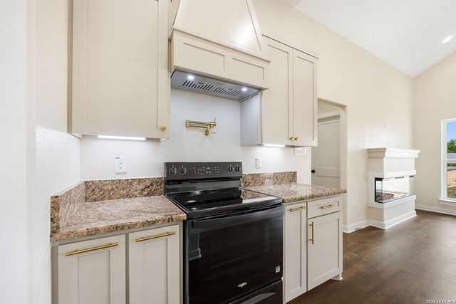 7319 Tiff Nicole Ln, Von Ormy, TX 78073