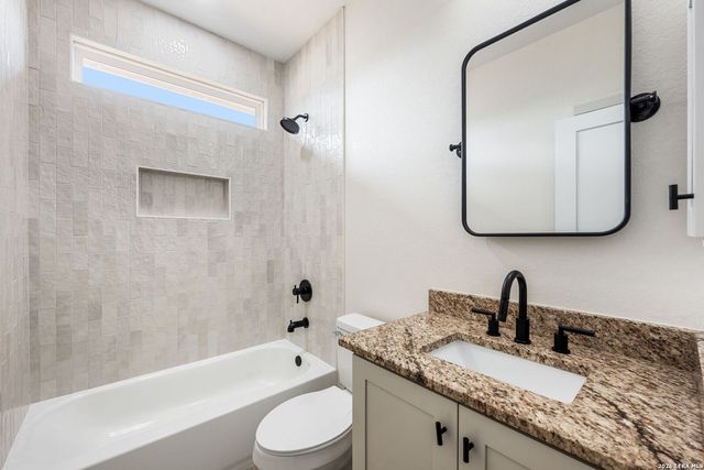 7319 Tiff Nicole Ln, Von Ormy, TX 78073