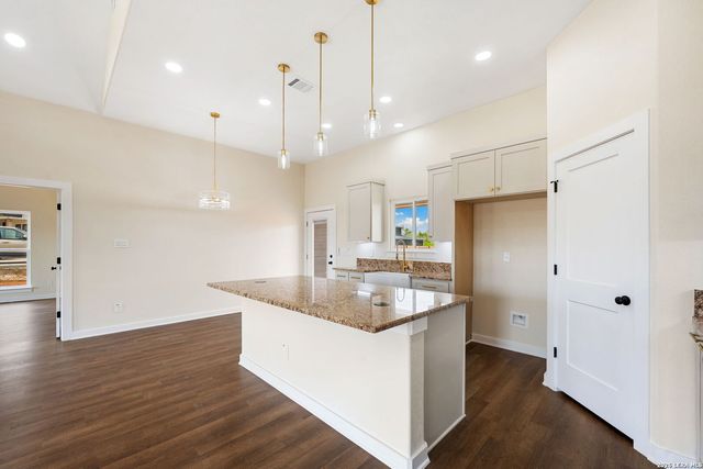 7319 Tiff Nicole Ln, Von Ormy, TX 78073