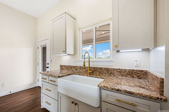 7319 Tiff Nicole Ln, Von Ormy, TX 78073