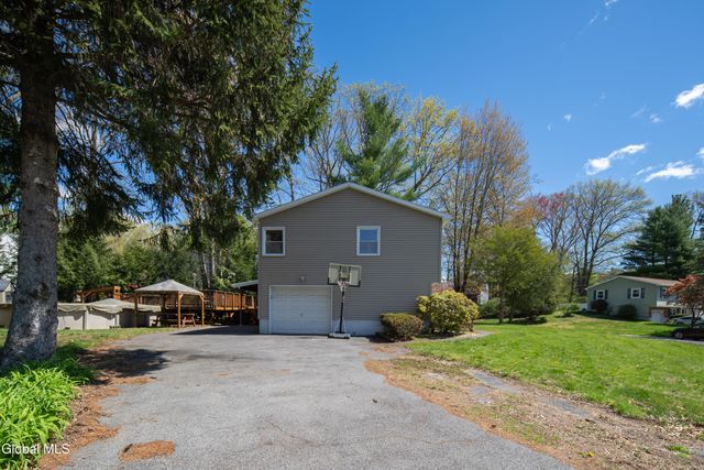 48 Wilshire Drive, Colonie, NY 12205