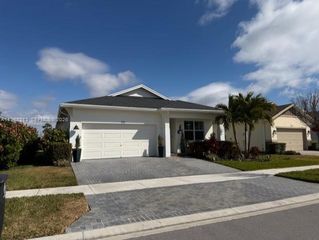 797 SE Bloomfield Rd, Port St. Lucie, FL 34984