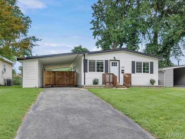 11209 Saint Shawn Lane, St Ann, MO 63074