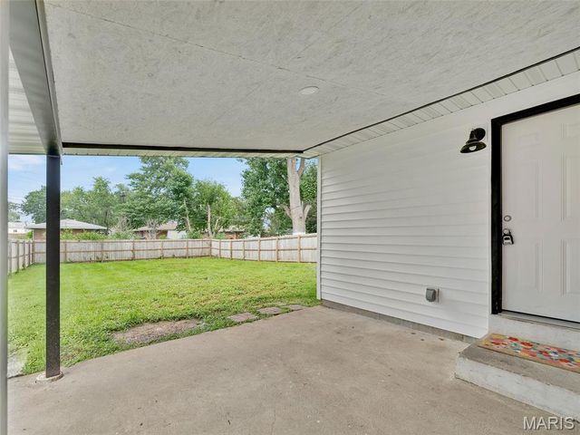 11209 Saint Shawn Lane, St Ann, MO 63074